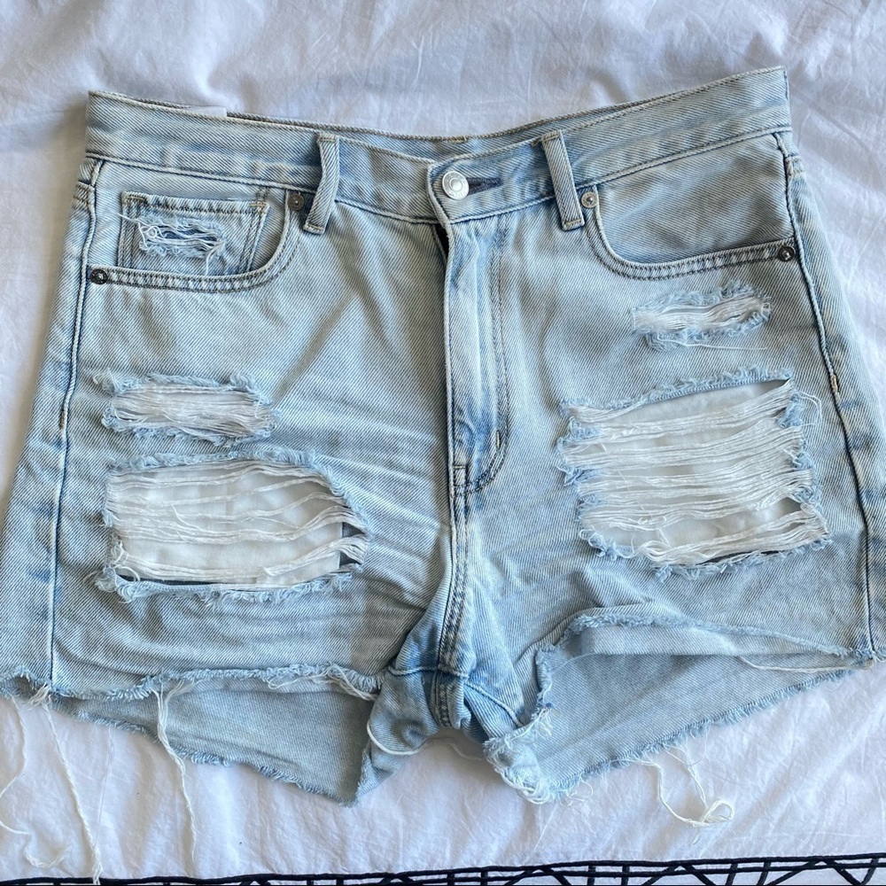 ⛄️ American Eagle Distressed Light Wash Shorts​​​​​
